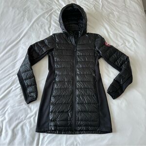 Women’s Canada Goose jacket size small HyBridge lite hooded jacket black